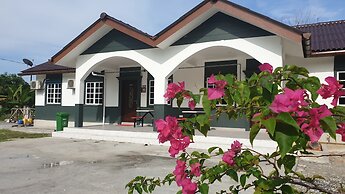 4 Bedroom Bungalow With Private Pool