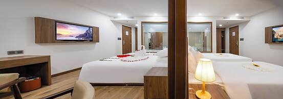 Miracle Luxury Hotel