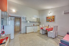 Silver Cherry Apartments