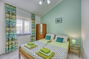 Silver Cherry Apartments