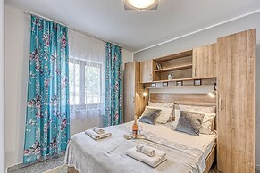 Silver Cherry Apartments