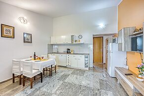 Silver Cherry Apartments