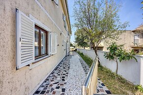 Silver Cherry Apartments