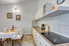 Silver Cherry Apartments