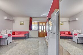 Silver Cherry Apartments