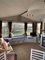 Immaculate 2-bed Static Caravan Near the Lake