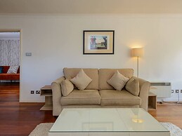 Corrin - Chic 1 Bedroom Apartment
