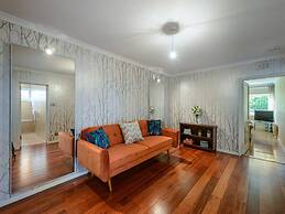Corrin - Chic 1 Bedroom Apartment
