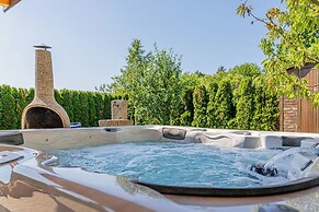 Ladybug House With Whirlpool