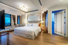 Nine River Hotel