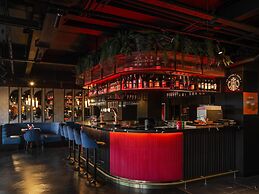 Radisson RED London Gatwick Airport