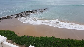 Wave Suite By the Sea