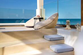 Wave Suite By the Sea