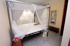 Deluxe 3-bed Apartment With Swimming Pool