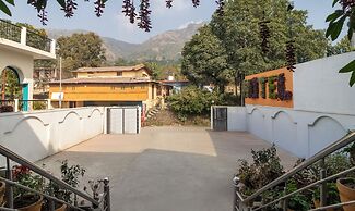 Treebo Spring Birds - Kainchi Dham