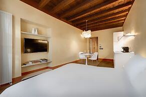1881 Luxury Suites