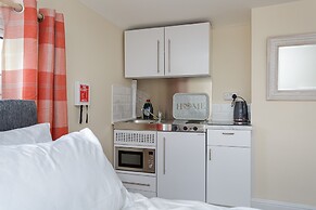 St Mary's Modern Central Huge Studio Apartments
