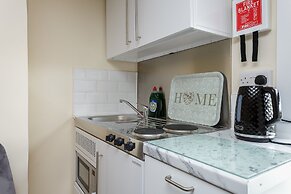 St Mary's Modern Central Huge Studio Apartments