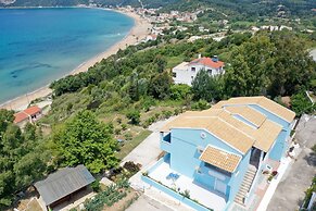 Agios Georgios - 2 Beds - Sleeps 5 - Free Parking
