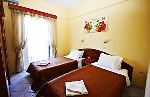 Agios Georgios - 2 Beds - Sleeps 4 - Free Parking