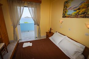 Agios Georgios - 2 Beds - Sleeps 4 - Free Parking