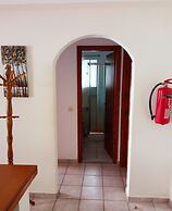 Agios Georgios - 2 Beds - Sleeps 4 - Free Parking