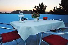 Agios Georgios - 2 Beds - Sleeps 4 - Free Parking