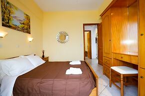 Agios Georgios - 2 Beds - Sleeps 4 - Free Parking
