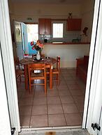 Agios Georgios - 2 Beds - Sleeps 4 - Free Parking