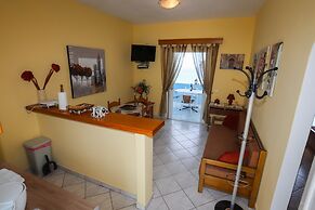 Agios Georgios - 2 Beds - Sleeps 4 - Free Parking