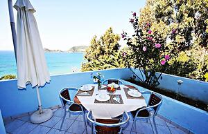 Agios Georgios - 2 Beds - Sleeps 4 - Free Parking