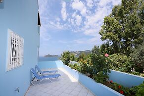 Agios Georgios - 2 Beds - Sleeps 4 - Free Parking