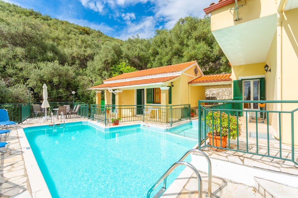 Sofia Large Private Pool Walk to Beach Sea Views A C Wifi Car Not Requ