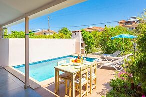 Villa Duman 2 Private Pool A C Wifi Car Not Required - 3165
