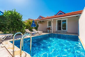 Villa Duman 2 Private Pool A C Wifi Car Not Required - 3165