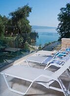 Villa Nikolakis, Kerasia, on the beach