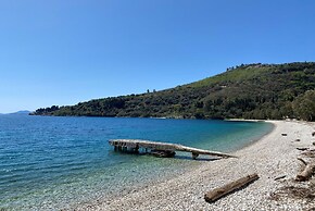 Villa Nikolakis, Kerasia, on the beach