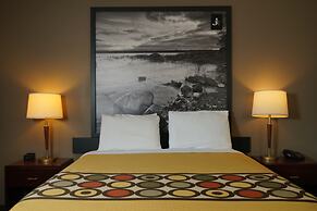 Jolly Roger Inn & Resort