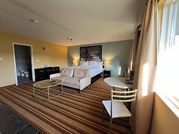 Jolly Roger Inn & Resort