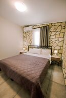 Acrocorinth Apartments