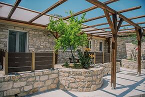Acrocorinth Apartments