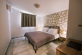 Acrocorinth Apartments