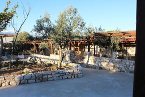 Acrocorinth Apartments