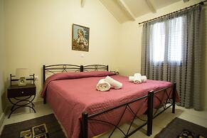 Acrocorinth Apartments
