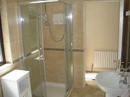 Beautiful 3-bed House in Knock