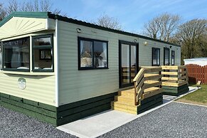 Caravan - Sleeps 4 - Pet Friendly - Parking