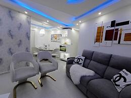 Luxurious Apartment 4to Level With Security Camera