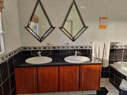 Savoy Lodge - Room