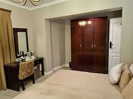 Savoy Lodge - Room