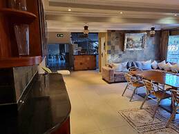 Savoy Lodge - Room